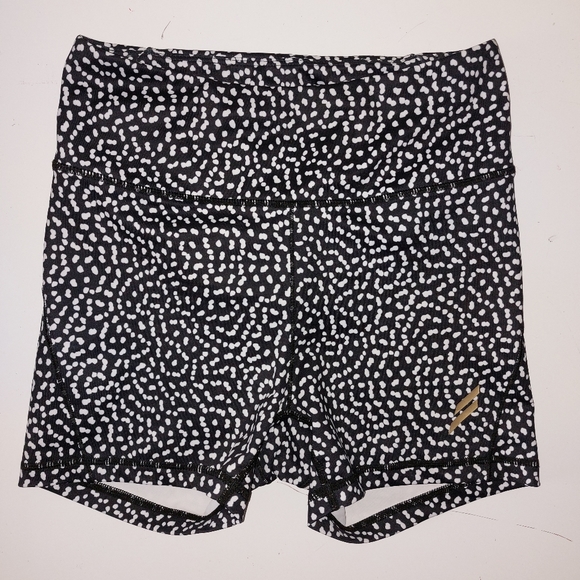 DOYOUEVEN SET (BRA & SHORTS) - Picture 3 of 4